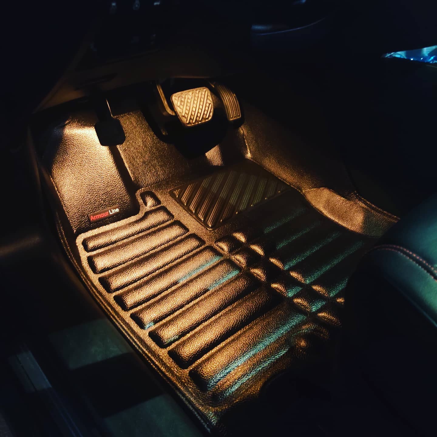 Custom‑Fit vs. Universal Car Mats: Safety, Coverage & Value Explained